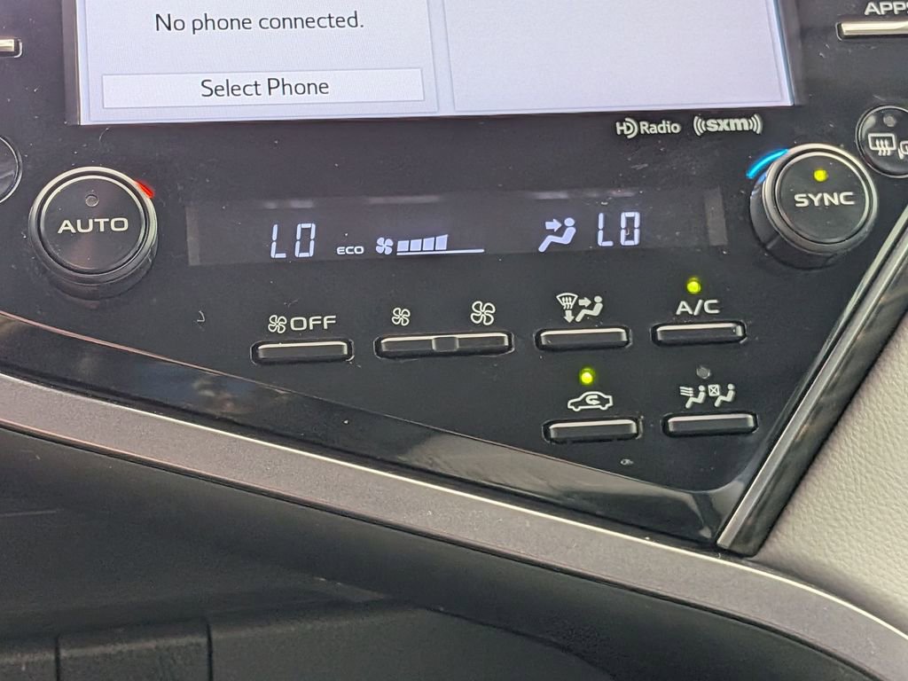 Used 2020 Toyota Camry XLE FWD image 20