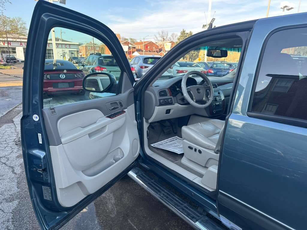 Used 2013 Chevrolet Silverado 1500 LTZ w/ LTZ Plus Package AWD/4WD image 9