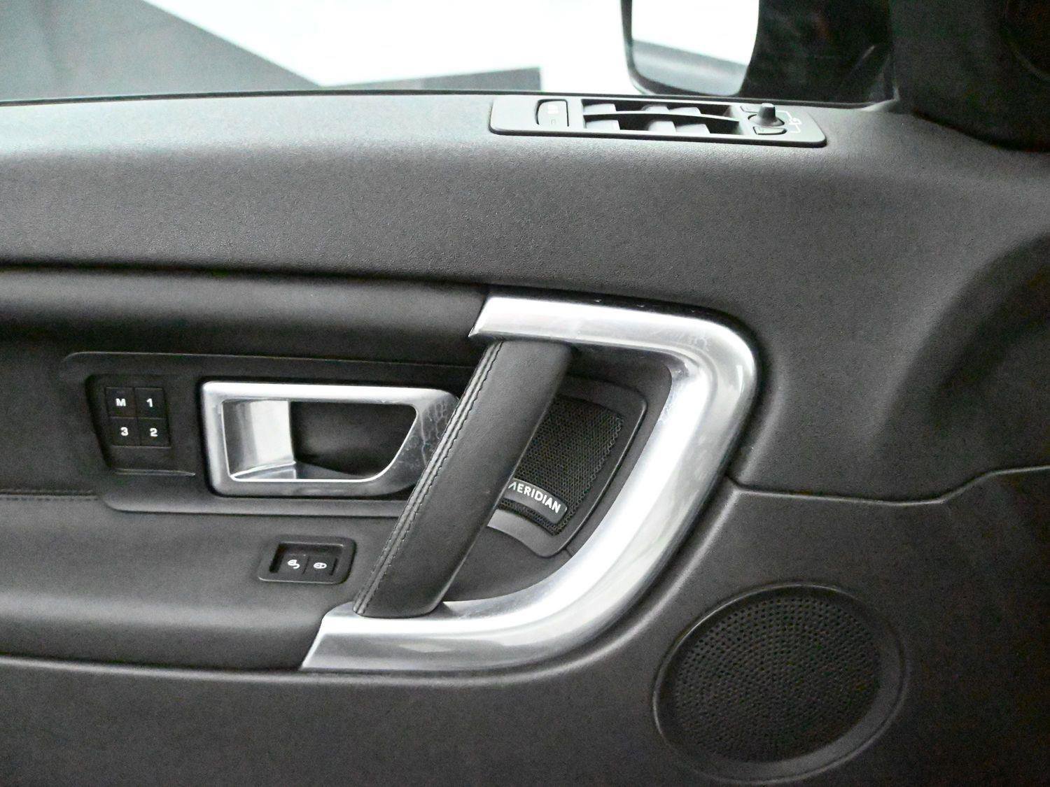 Used 2017 Land Rover Discovery Sport HSE image 9