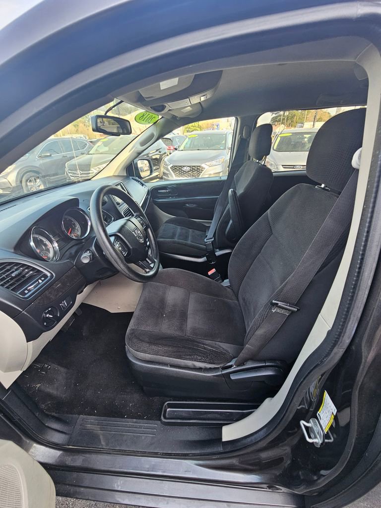 Used 2018 Dodge Grand Caravan SE w/ UConnect Hands-Free Group image 7