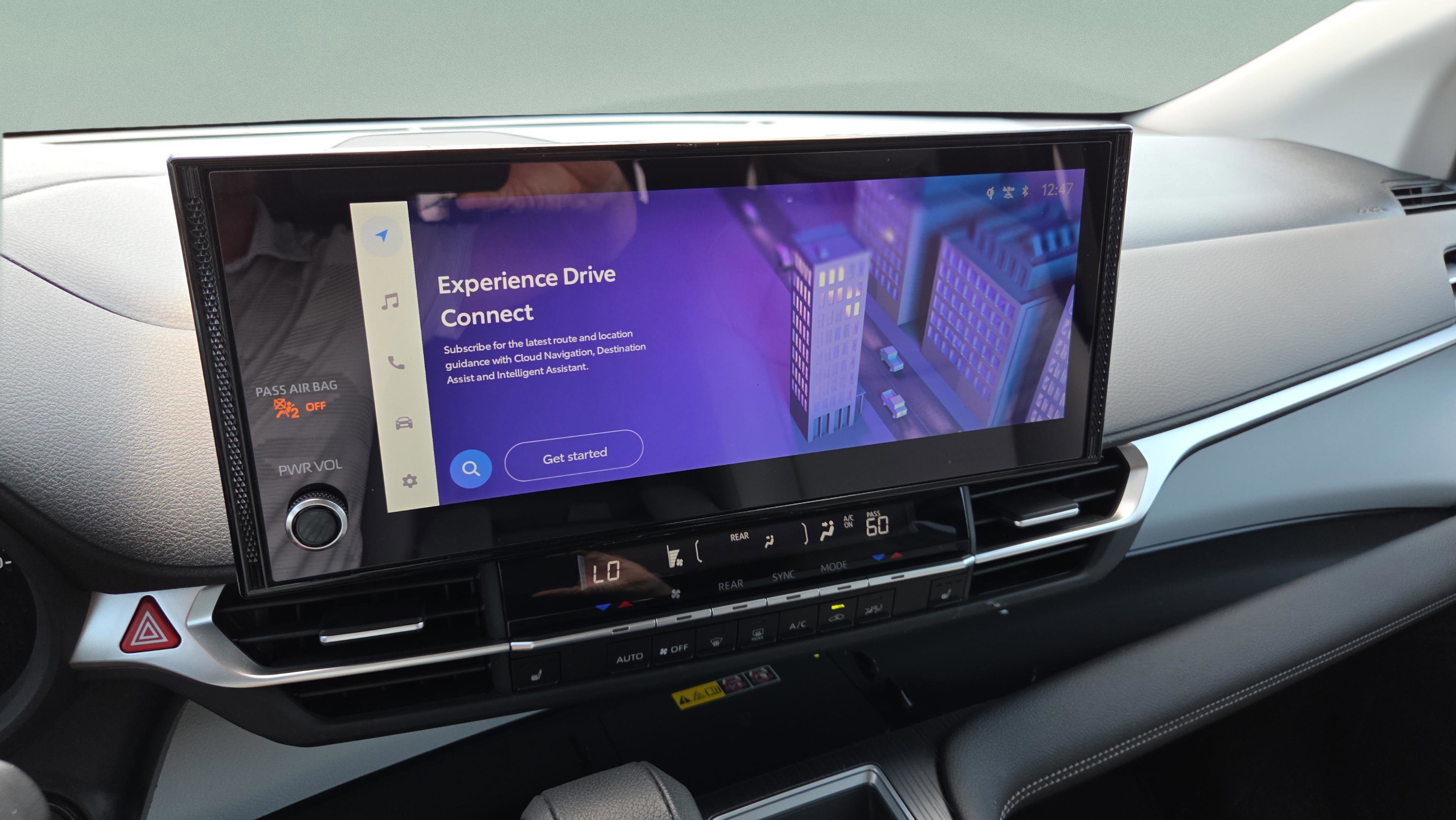 Used 2025 Toyota Sienna XLE image 18
