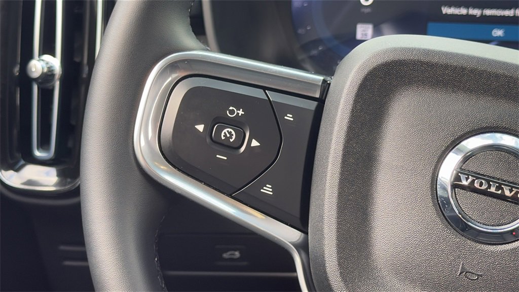 Certified 2025 Volvo XC40 B5 Plus image 10