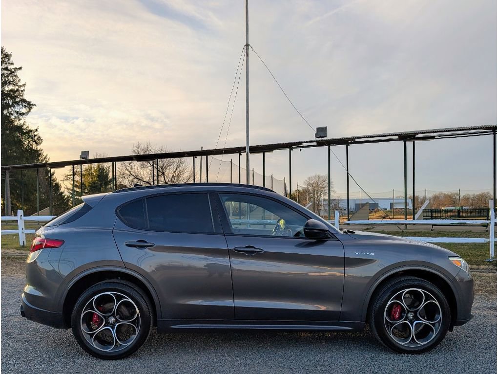 Used 2022 Alfa Romeo Stelvio Veloce image 8