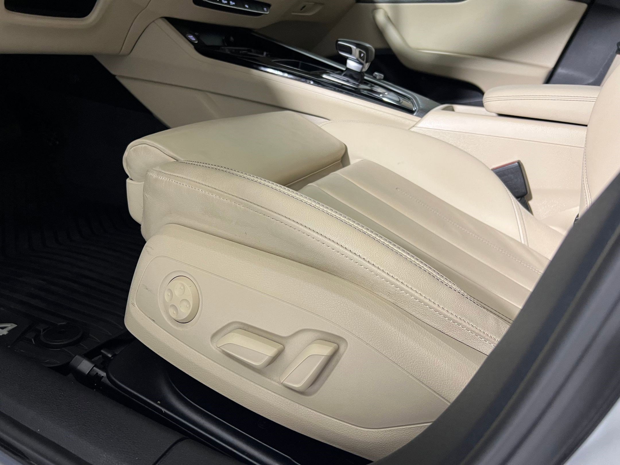 Used 2023 Audi A4 2.0T Premium image 12