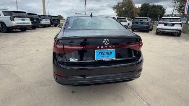 Used 2025 Volkswagen Jetta SE FWD image 7