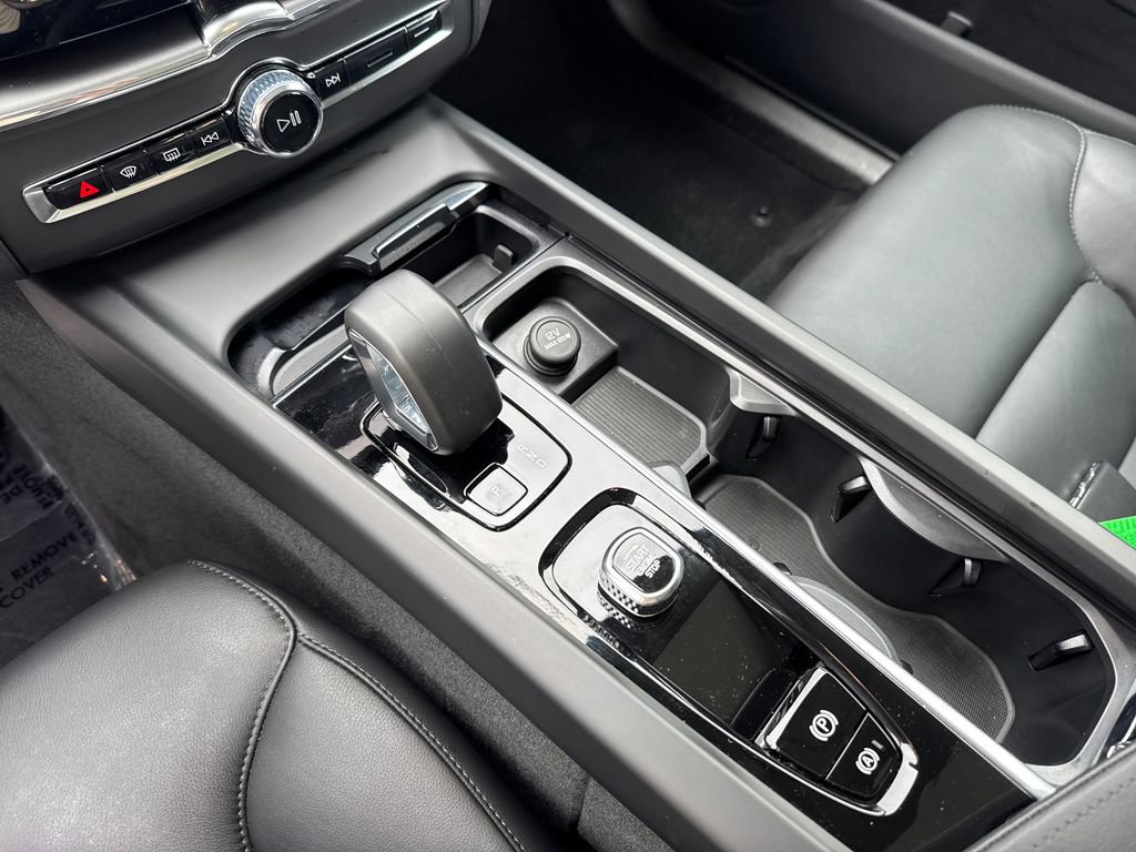 Certified 2025 Volvo XC60 B5 Core w/ Climate Package image 28