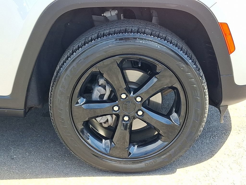 Certified 2023 Jeep Grand Cherokee Altitude AWD/4WD image 8