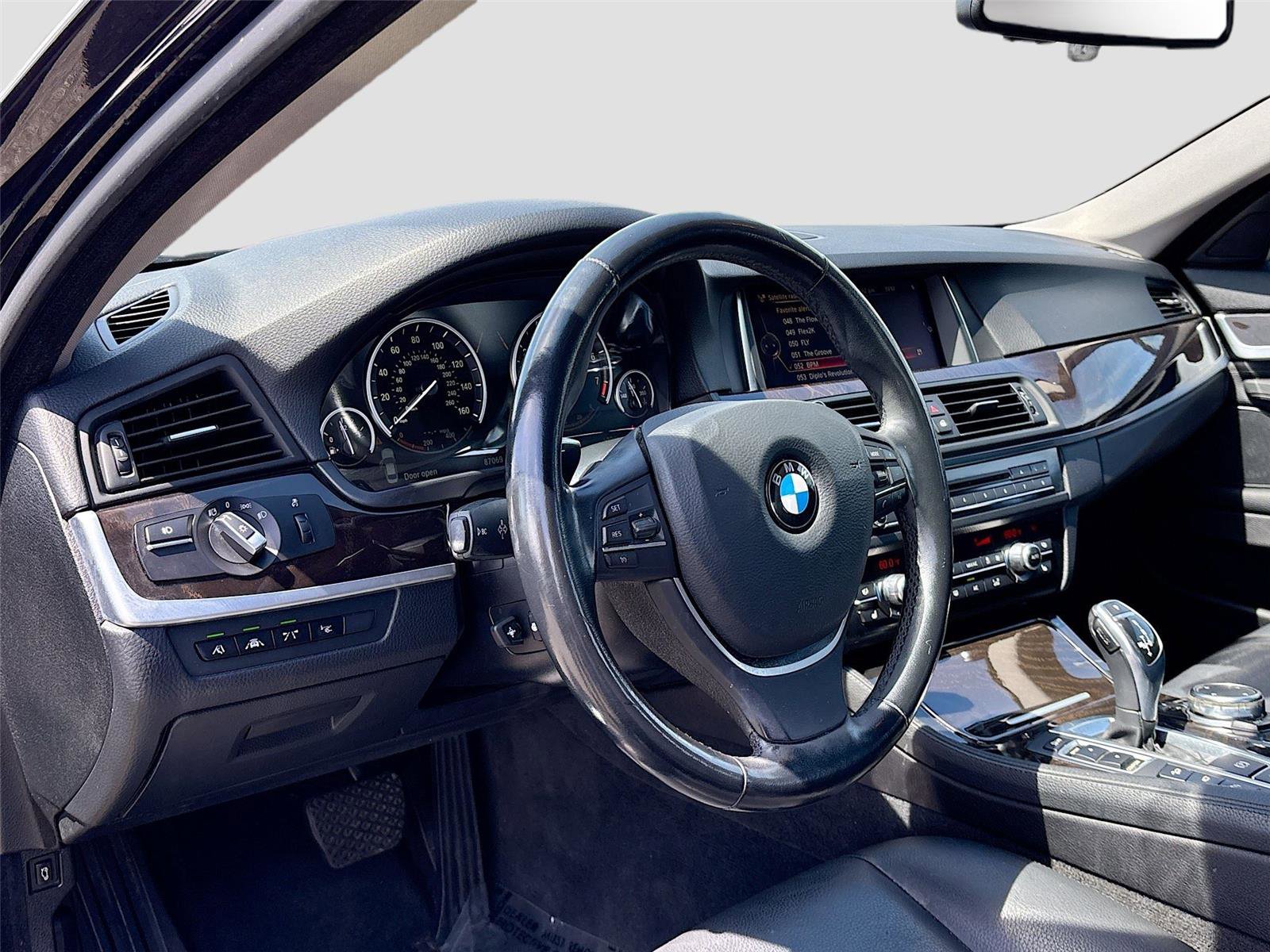 Used 2016 BMW 535i xDrive Sedan AWD/4WD image 9