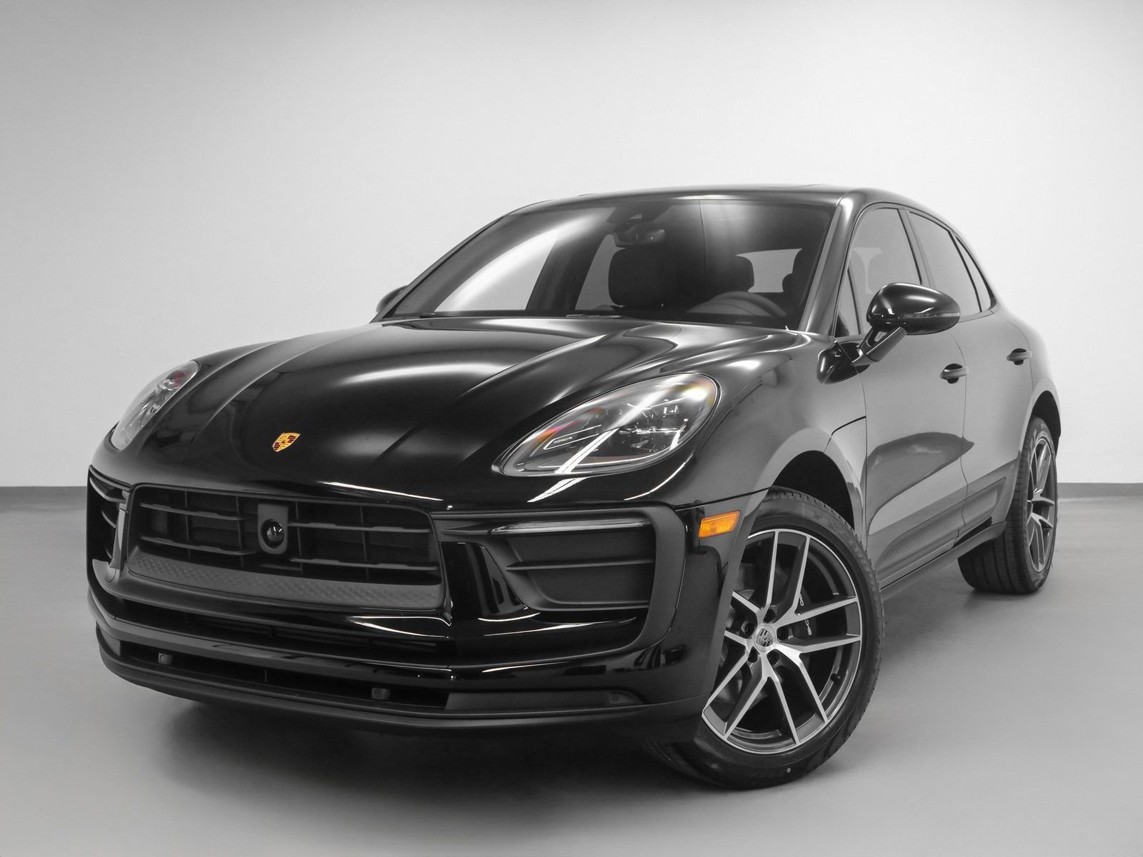 Certified 2025 Porsche Macan image 1