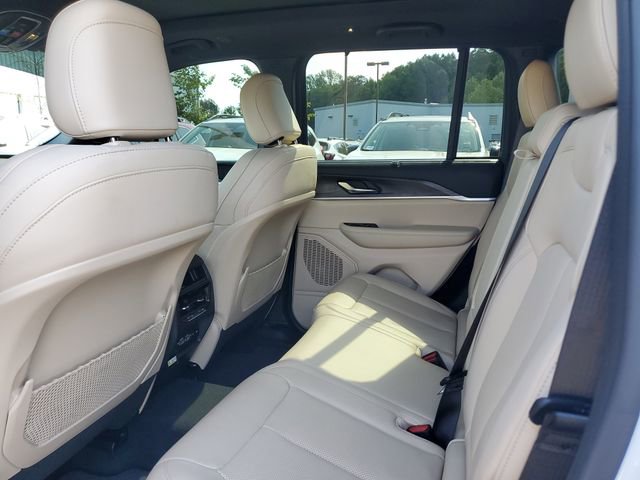 Certified 2025 Jeep Grand Cherokee Limited w/ Luxury Tech Group II image 16