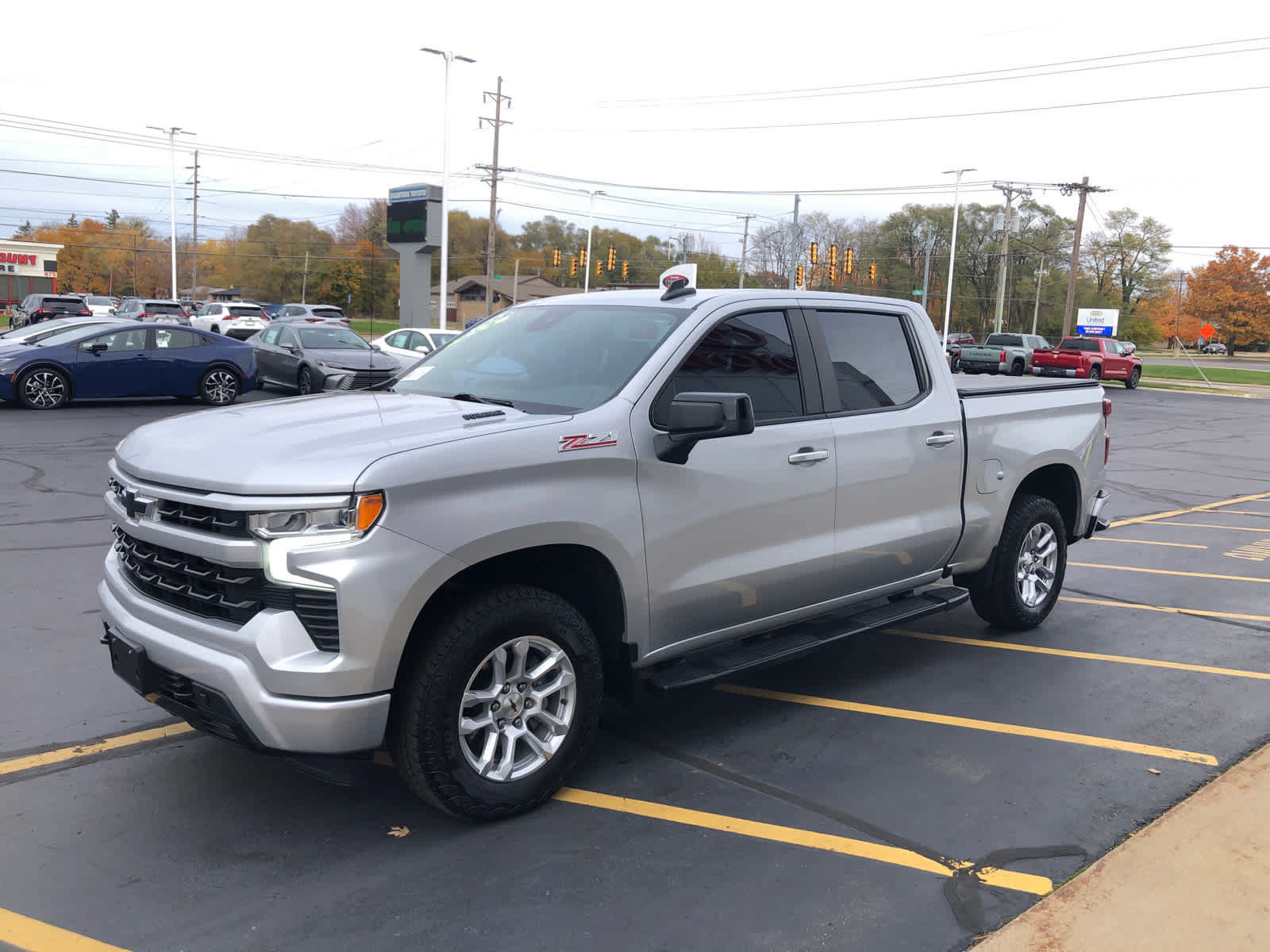 Used 2022 Chevrolet Silverado 1500 RST AWD/4WD image 2