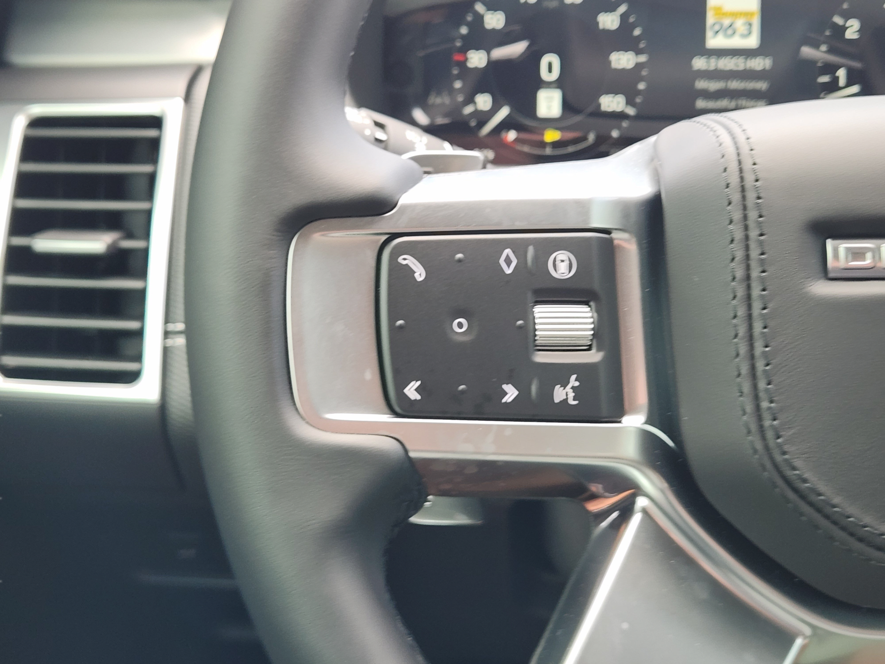 New 2026 Land Rover Discovery Dynamic SE AWD/4WD image 25