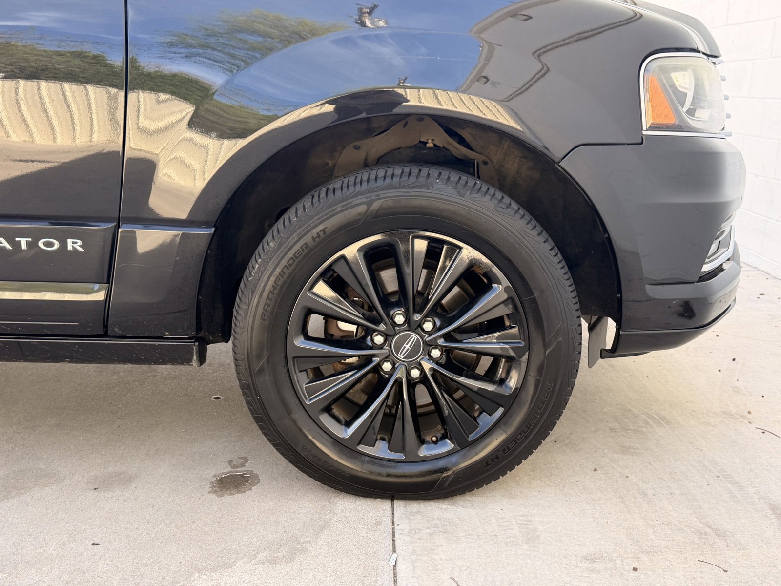 Used 2015 Lincoln Navigator 4WD image 10