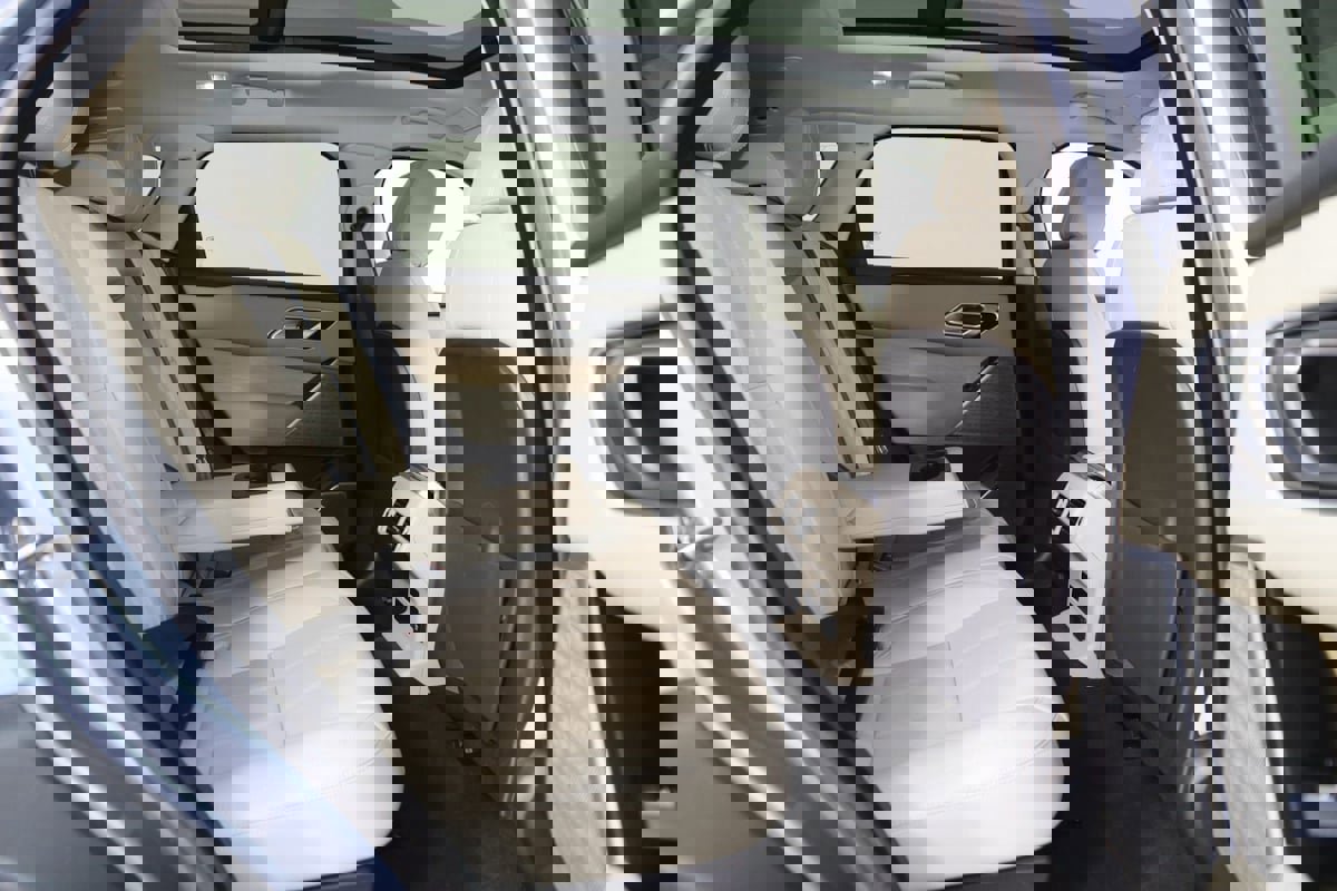 Used 2021 Land Rover Range Rover Velar R-Dynamic S image 14