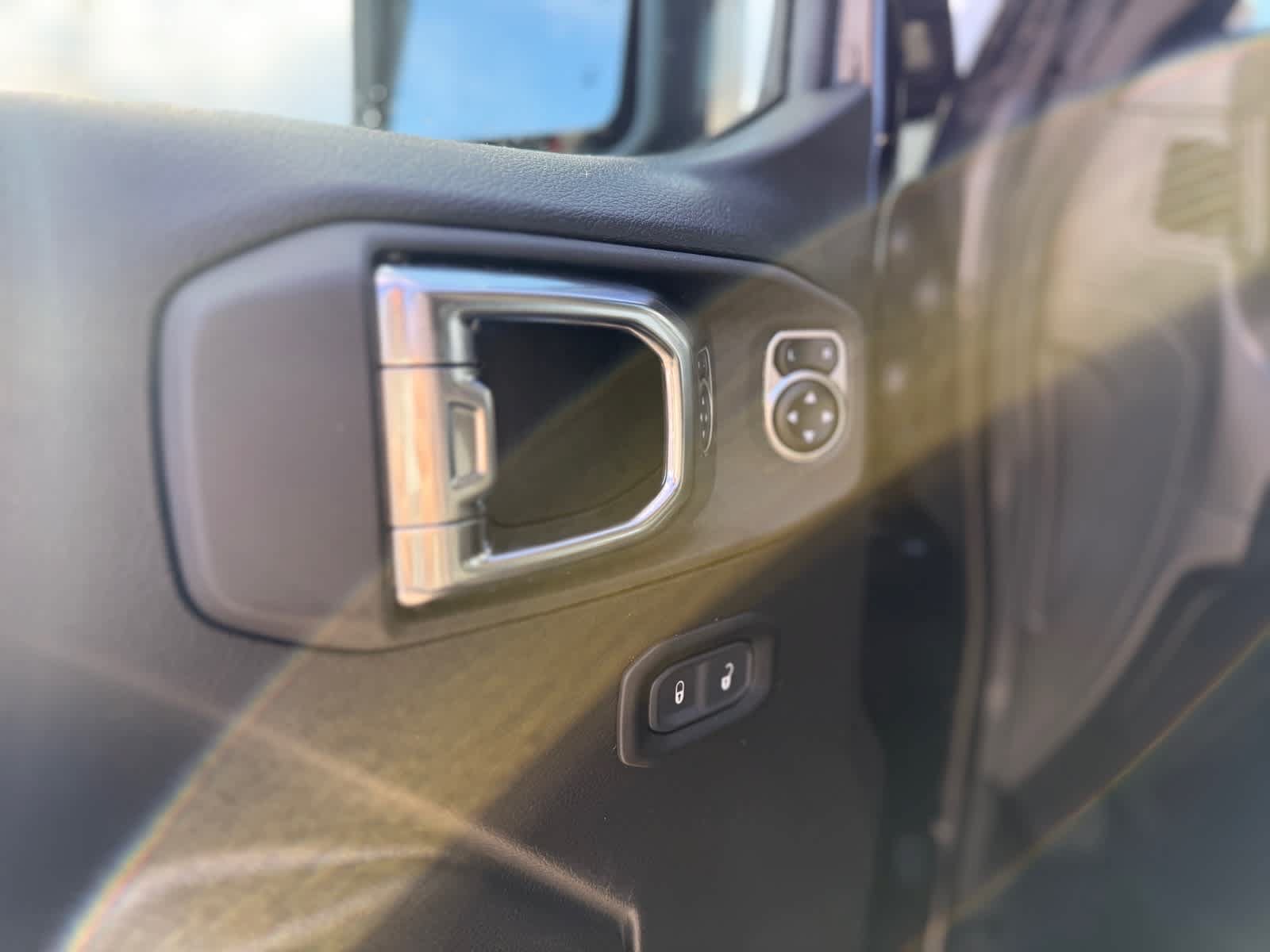 Certified 2025 Jeep Gladiator Sport AWD/4WD image 6