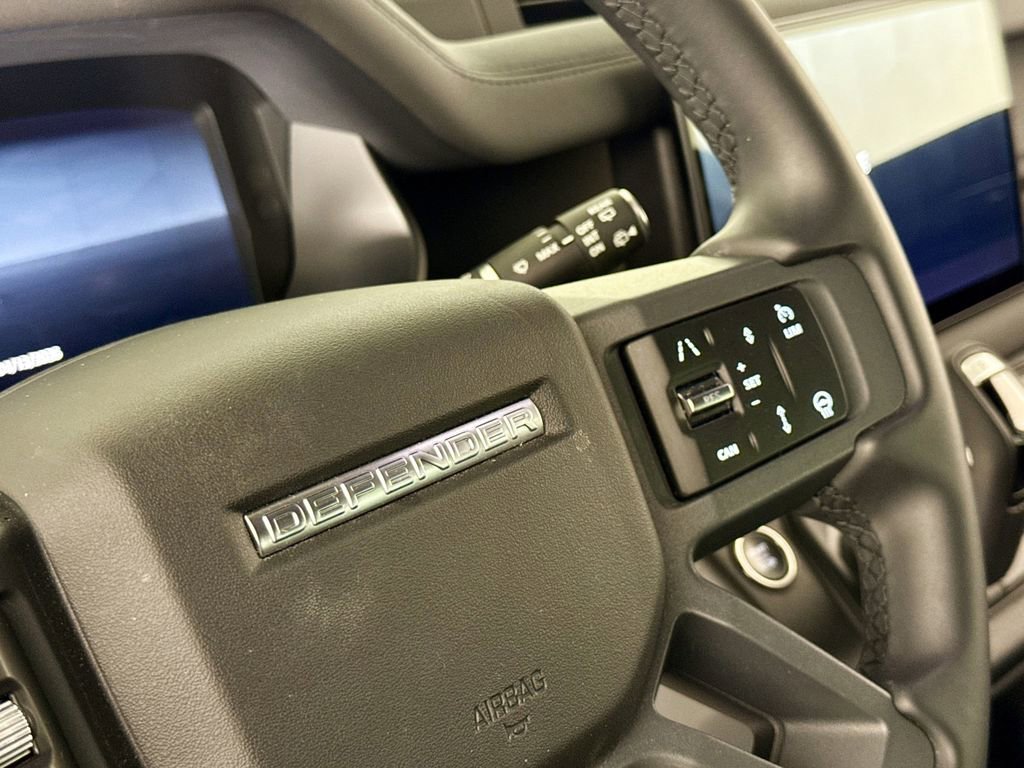 Used 2025 Land Rover Defender 110 X-Dynamic SE image 19
