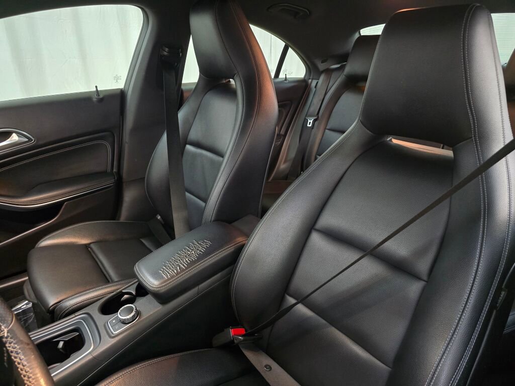 Used 2018 Mercedes-Benz CLA 250 image 20