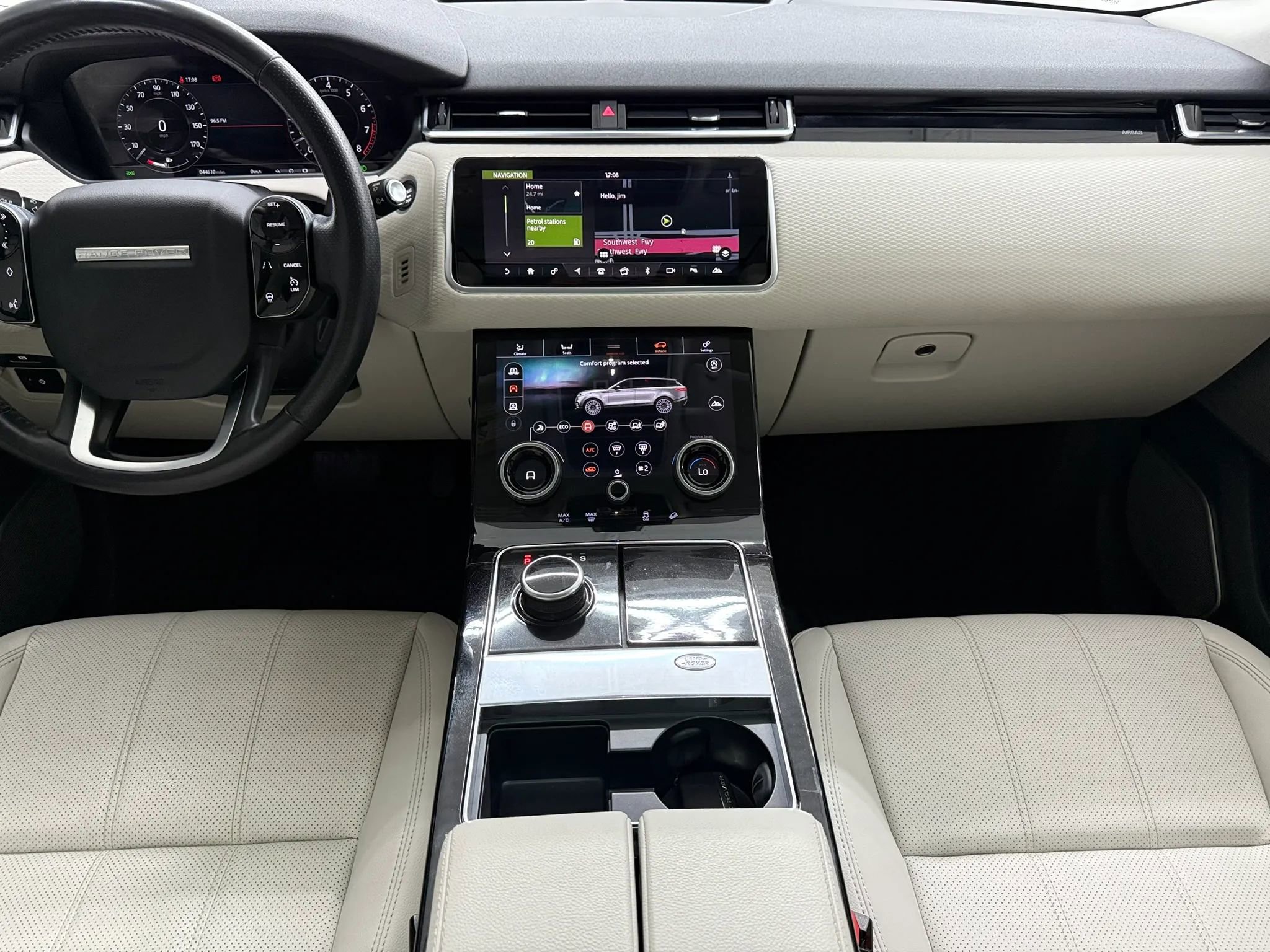 Used 2018 Land Rover Range Rover Velar R-Dynamic SE image 29