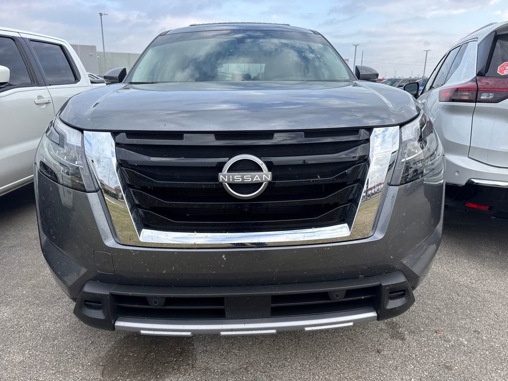 Used 2025 Nissan Pathfinder SL FWD video 2