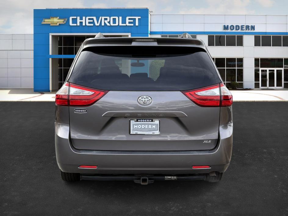 Used 2016 Toyota Sienna XLE image 4