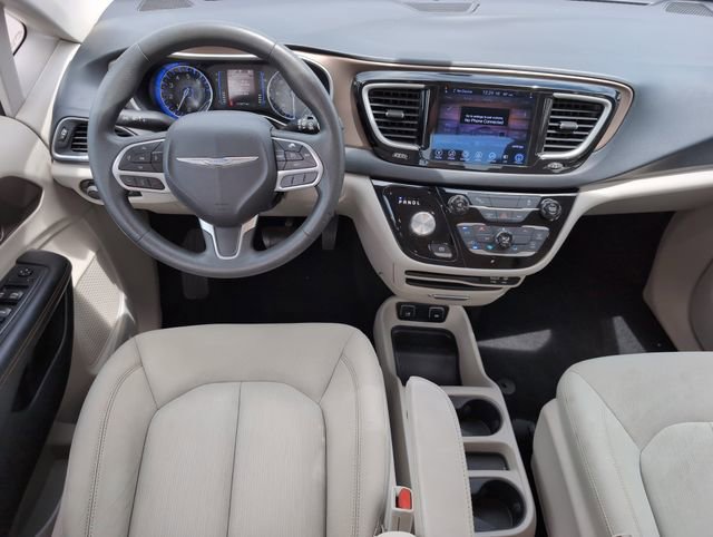 Used 2017 Chrysler Pacifica Touring w/ Tire & Wheel Group FWD image 28