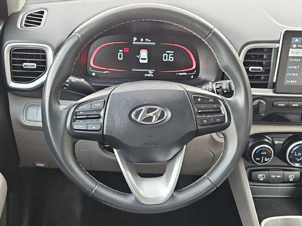 Used 2025 Hyundai Venue SEL FWD image 23