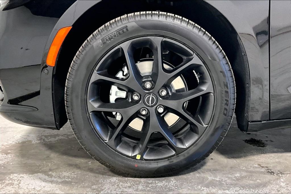 New 2026 Chrysler Pacifica Limited w/ S Appearance Package image 31