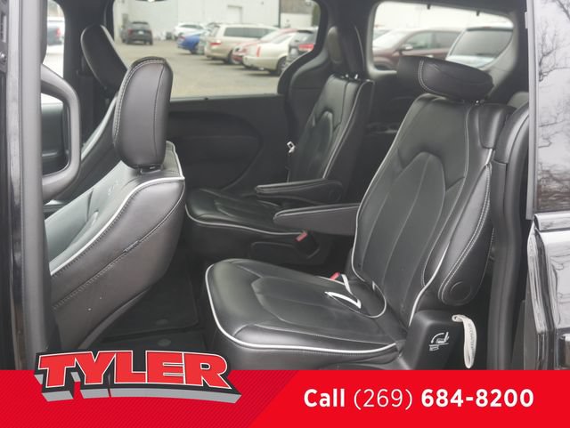 Used 2025 Chrysler Pacifica Limited FWD image 39