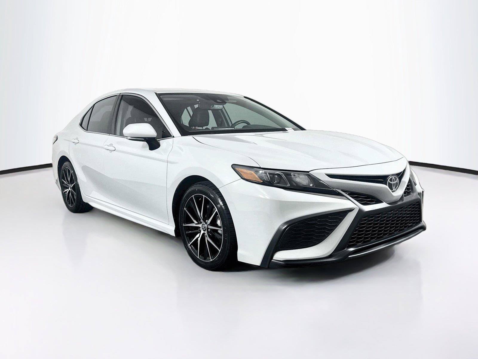 Used 2022 Toyota Camry SE w/ Convenience Package FWD image 8