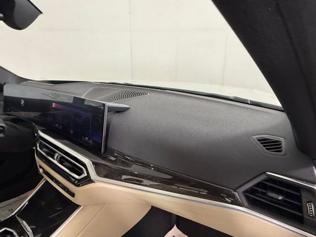 Used 2023 BMW 330i Sedan w/ Premium Package image 31