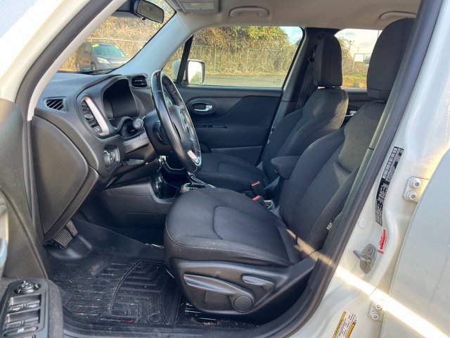 Used 2017 Jeep Renegade Latitude AWD/4WD image 11