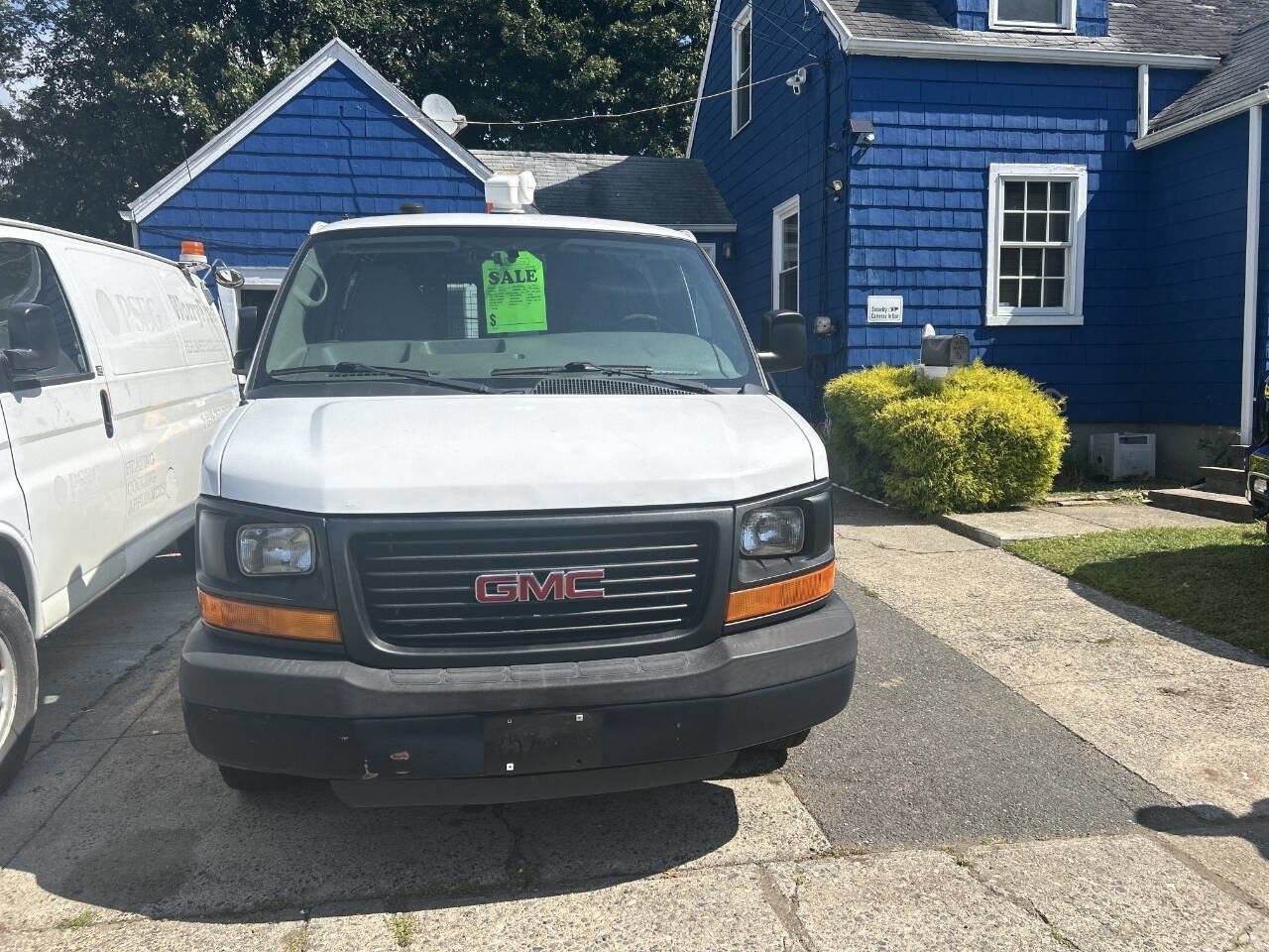 Used 2014 GMC Savana 2500 w/ Cold Climate Package image 3