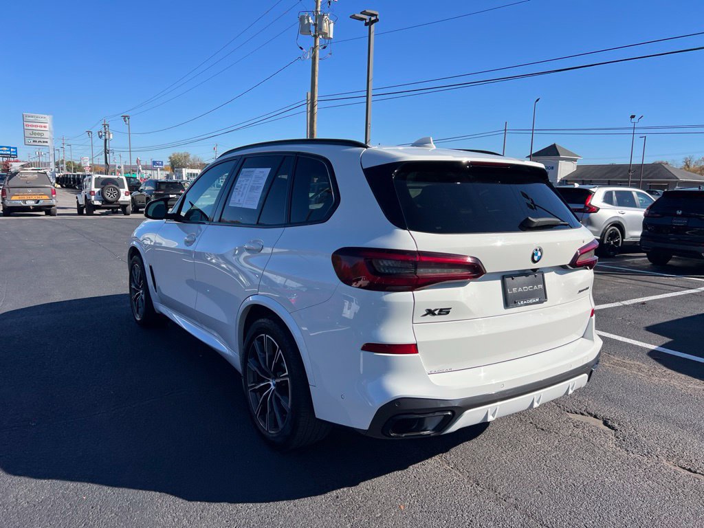 Used 2021 BMW X5 xDrive40i w/ M Sport Package AWD/4WD image 3