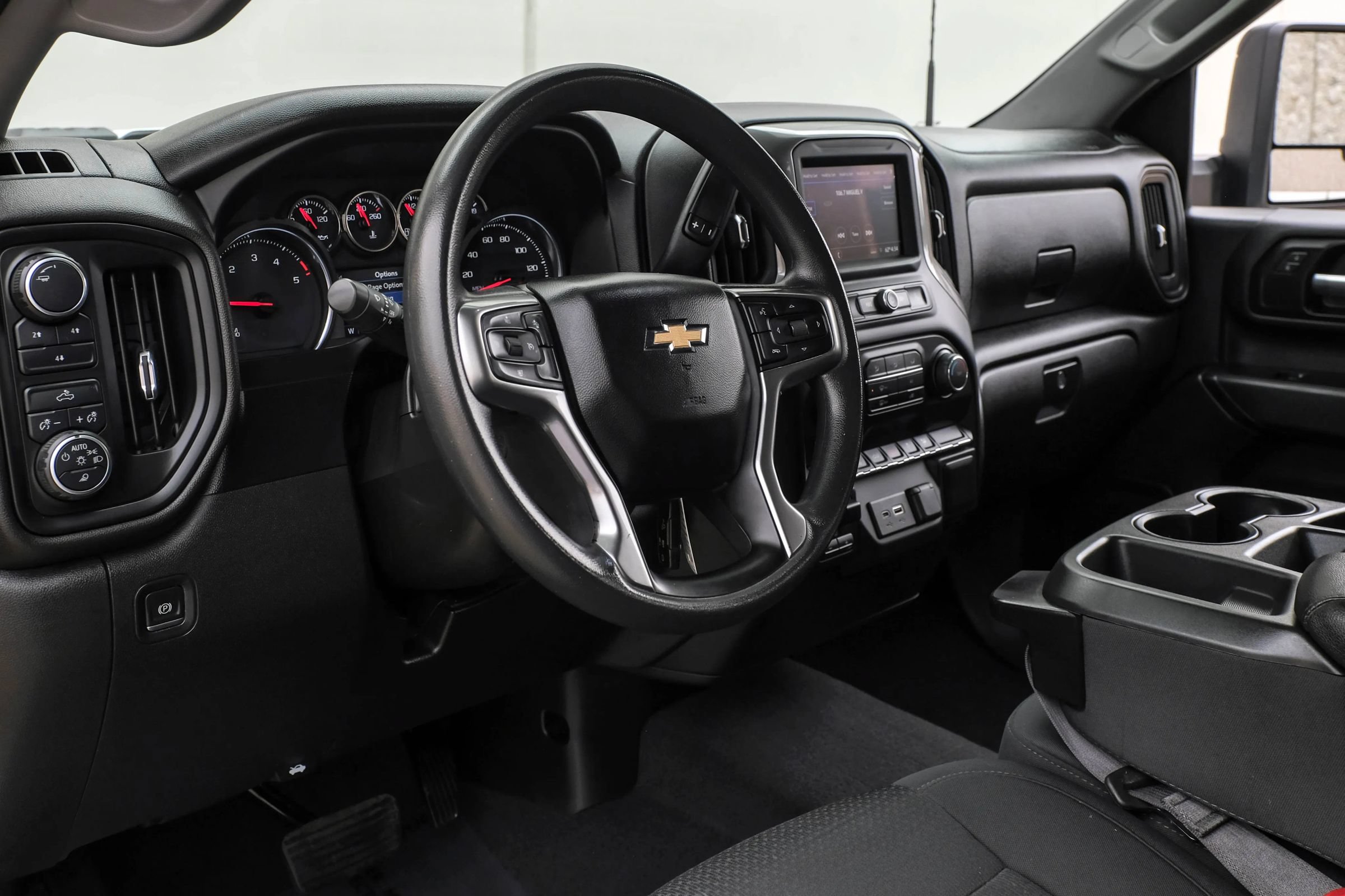Used 2021 Chevrolet Silverado 2500 Custom w/ Custom Value Package AWD/4WD image 2