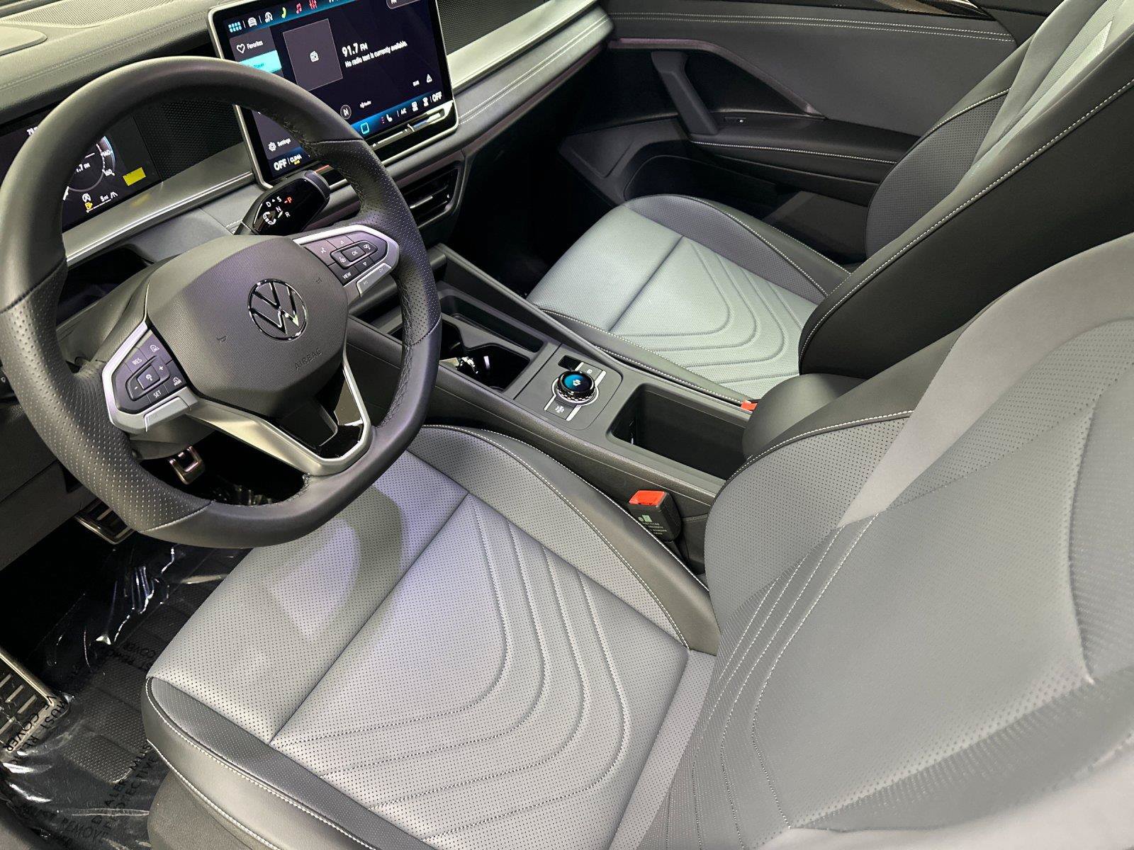 New 2026 Volkswagen Tiguan SE R-Line AWD/4WD image 9