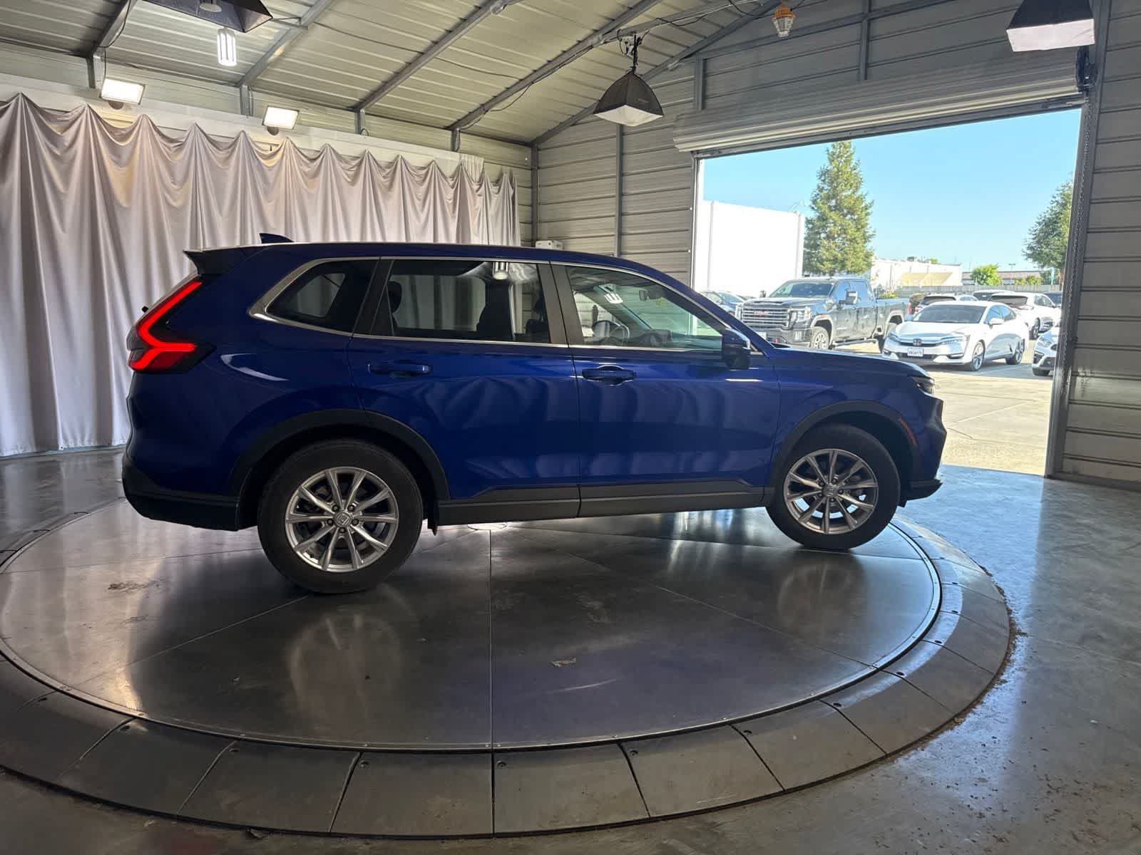 Used 2023 Honda CR-V EX image 4