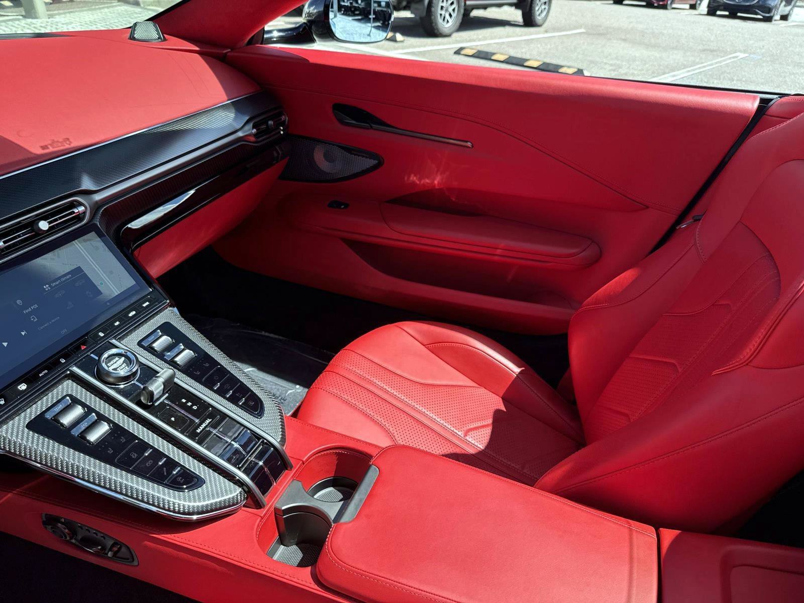 Used 2026 Aston Martin V8 Vantage Coupe RWD image 15