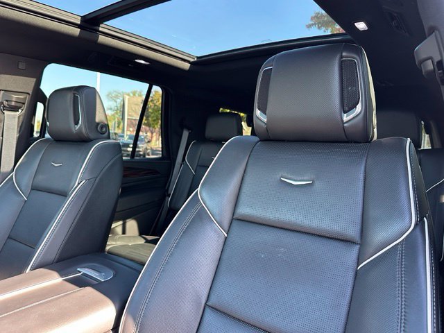 Used 2023 Cadillac Escalade Premium Luxury AWD/4WD image 23