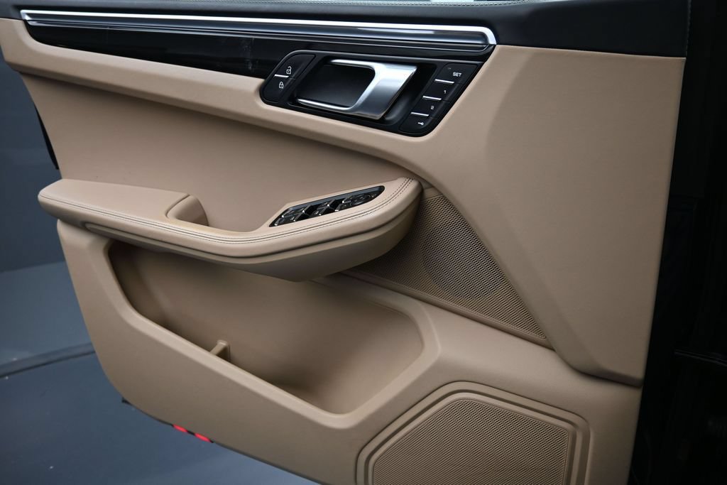 Certified 2023 Porsche Macan Turbo AWD/4WD image 24