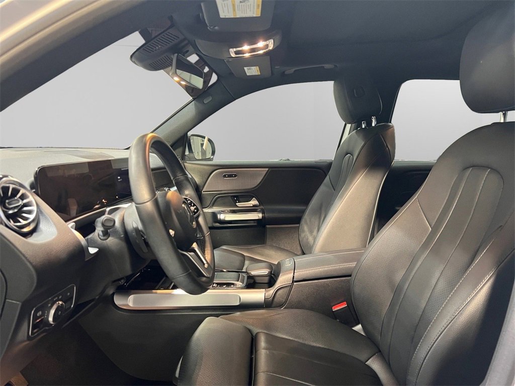 Used 2022 Mercedes-Benz EQB 300 4MATIC image 25