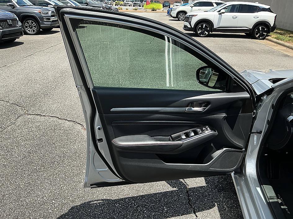 Certified 2023 Nissan Altima 2.0 SR FWD image 11