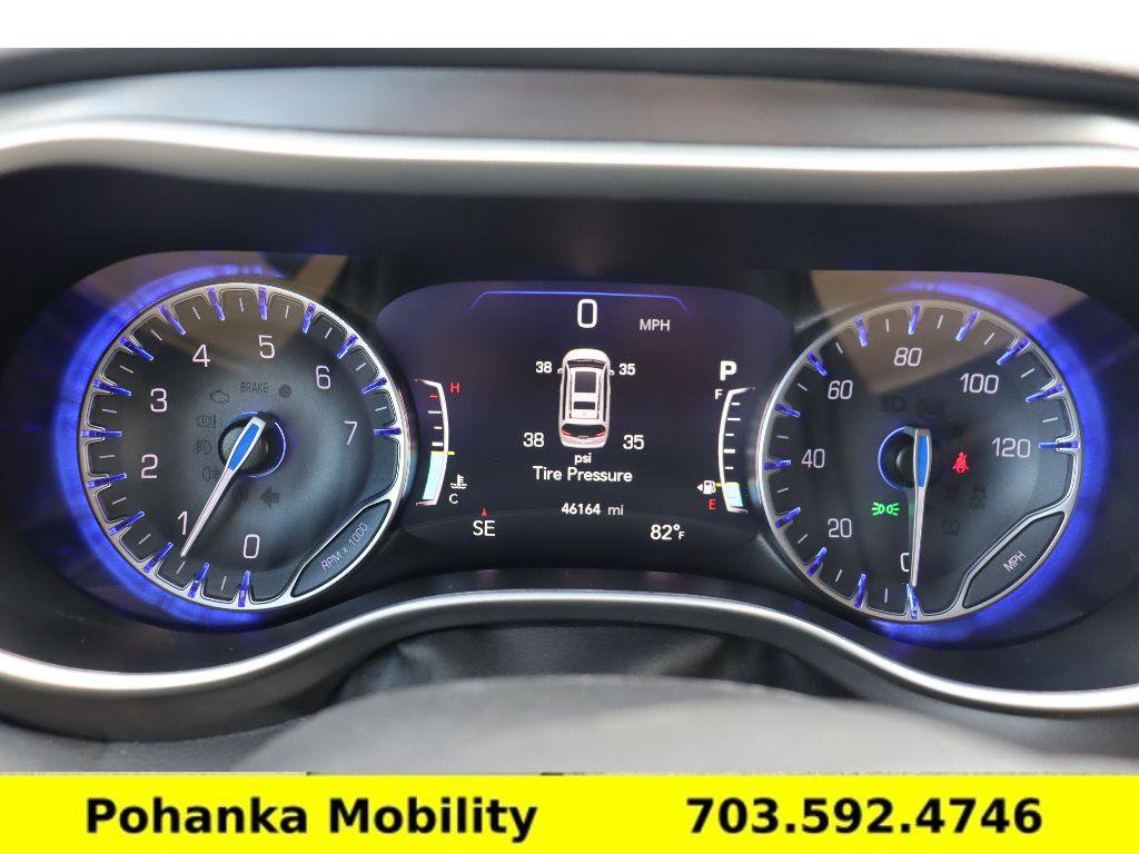 Used 2024 Chrysler Pacifica Touring-L image 12