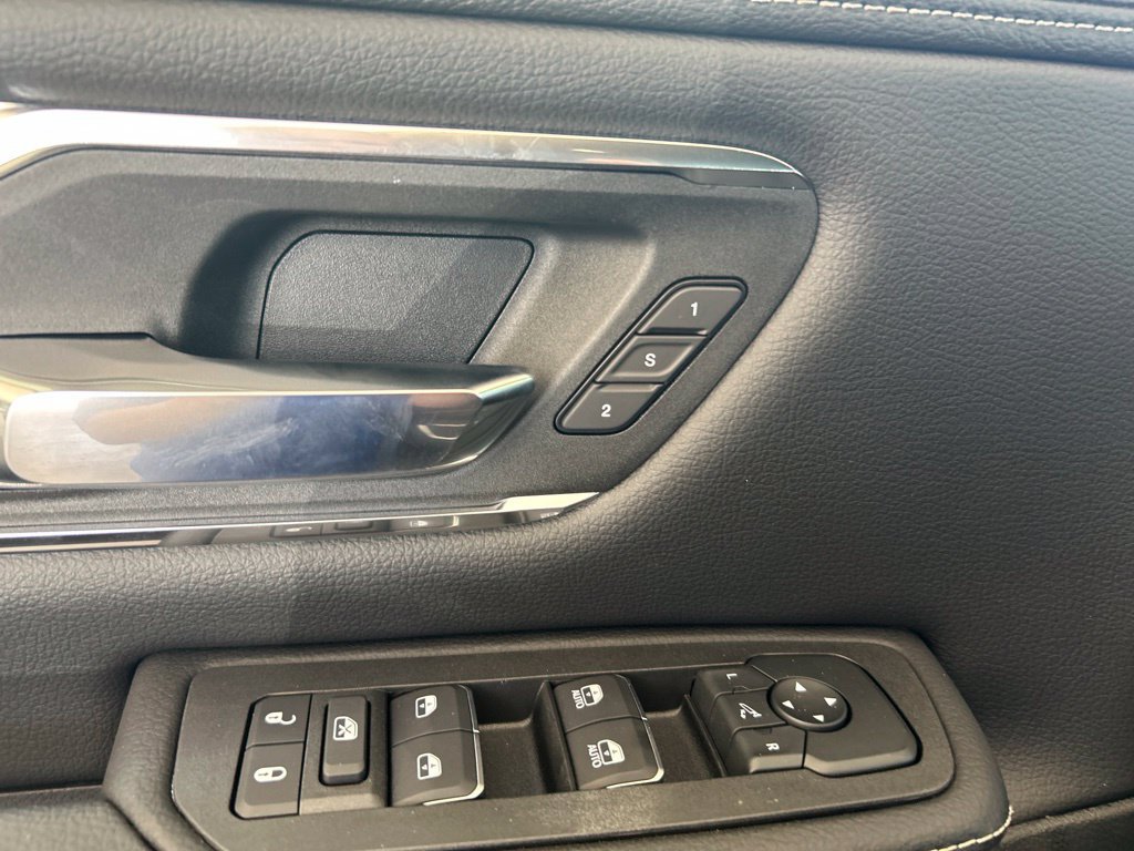 Used 2026 RAM 1500 Laramie AWD/4WD image 40
