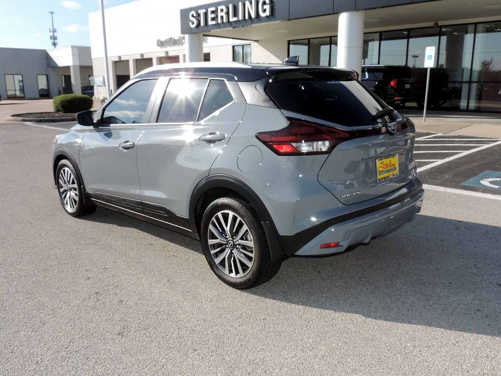 Used 2023 Nissan Kicks SV FWD image 7