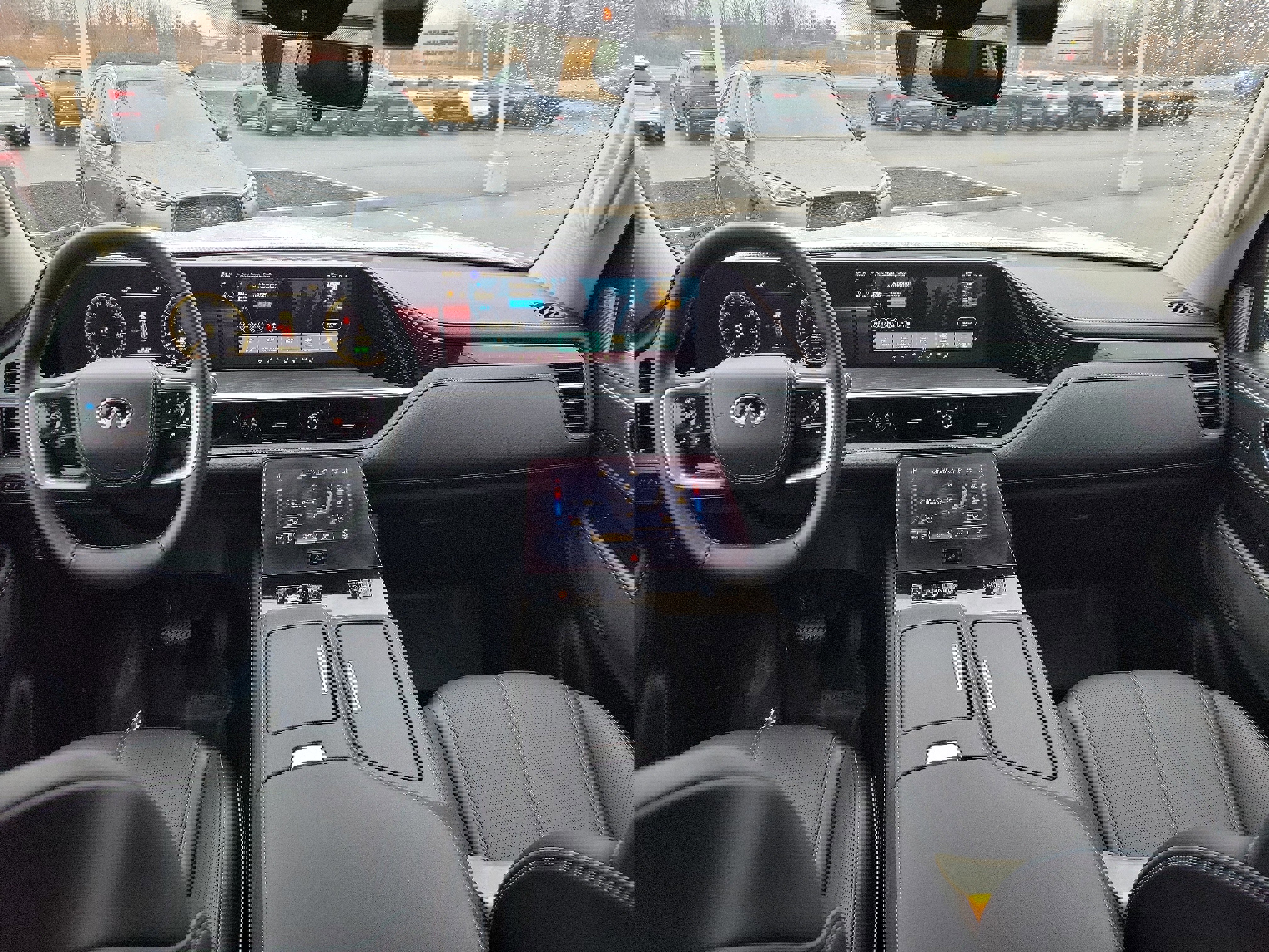 Used 2025 INFINITI QX80 Sensory image 3