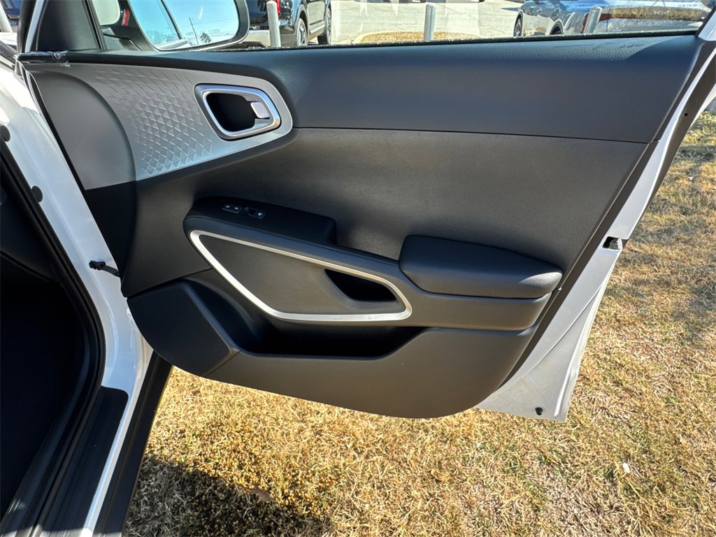 New 2025 Kia Soul LX w/ LX Technology Package image 14