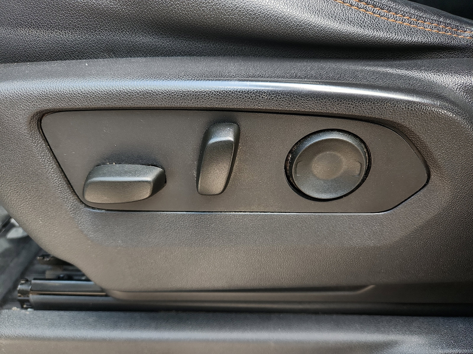 Used 2024 GMC Sierra 1500 AT4 w/ Technology Package image 14