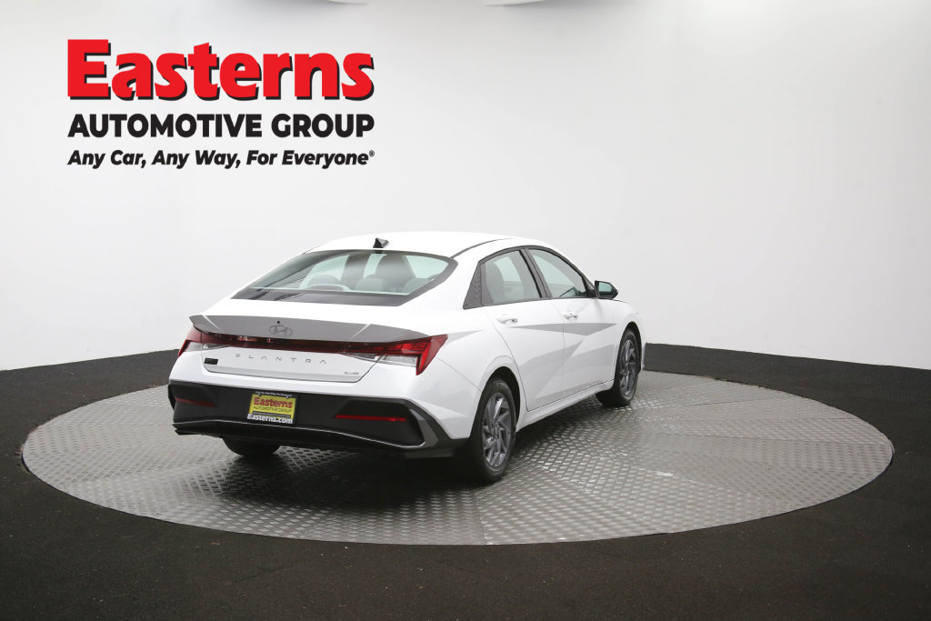 Used 2026 Hyundai Elantra Hybrid FWD image 41