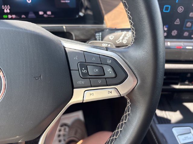 Used 2025 Volkswagen Atlas SE AWD/4WD image 12
