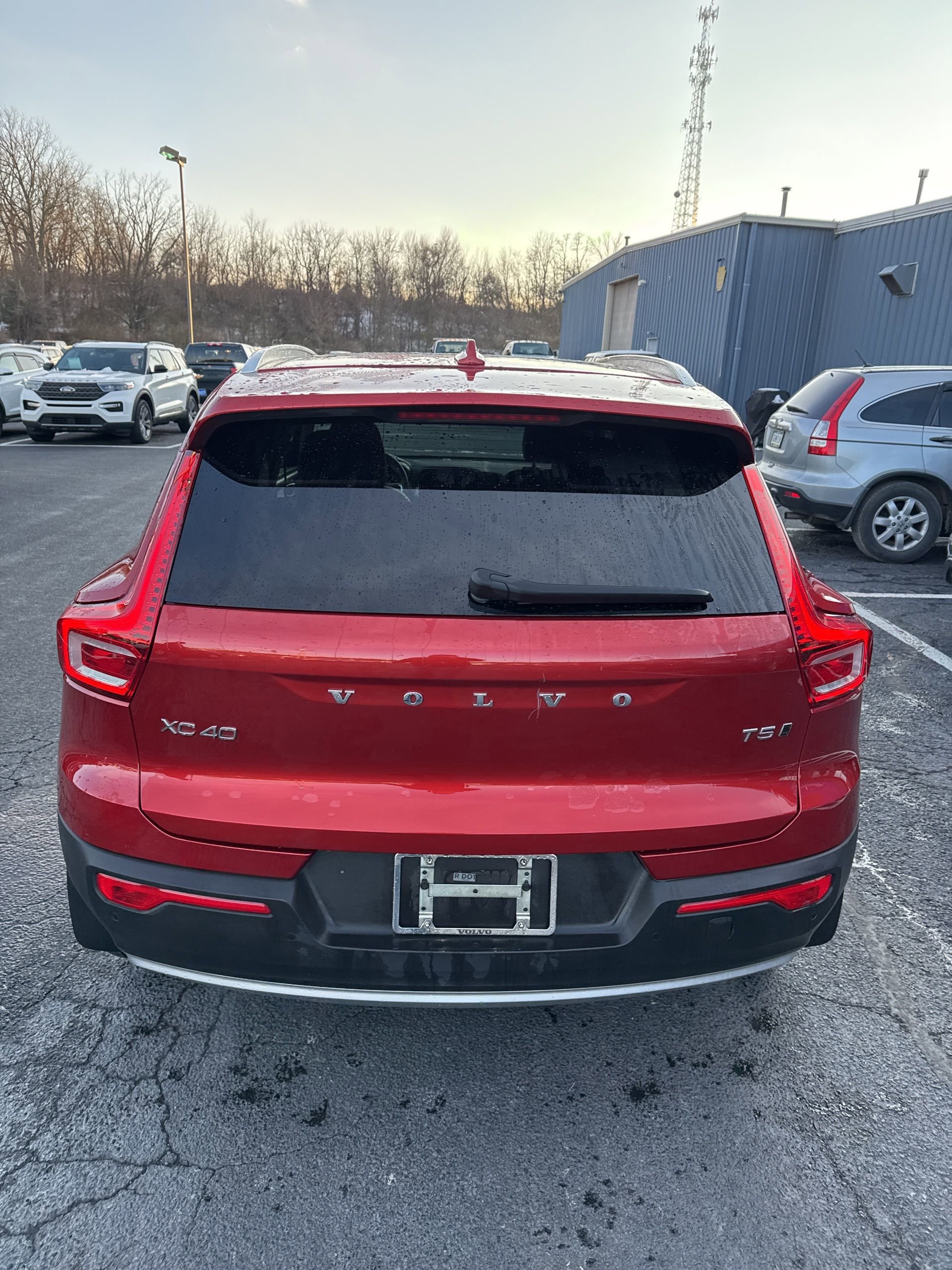 Used 2019 Volvo XC40 T5 Momentum image 5